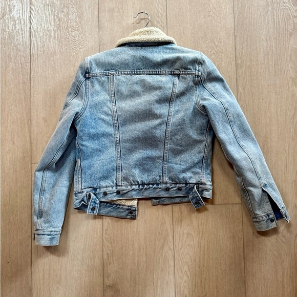Women’s Levi's Light Blue Denim Jacket with Sherpa Collar - Picture 3 of 3